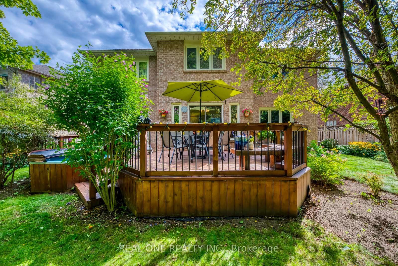 566 Blenheim Crescent photo 50