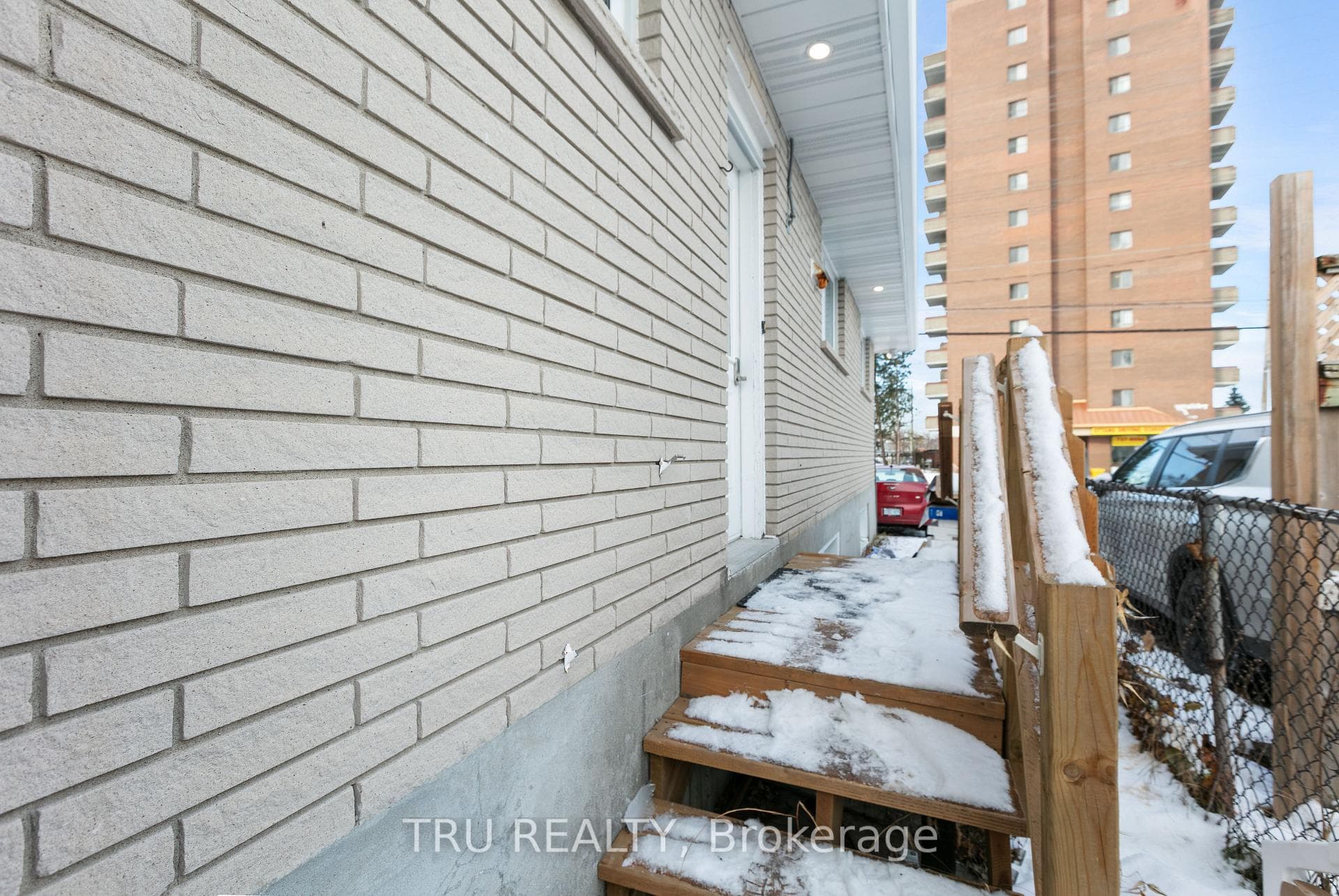 1901 BANFF Avenue photo 4