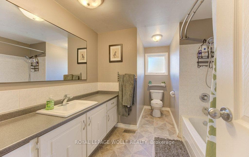 76 Devonglen Drive photo 16