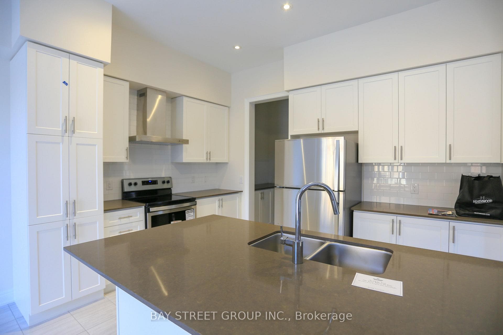 73 Blenheim Circle photo 3