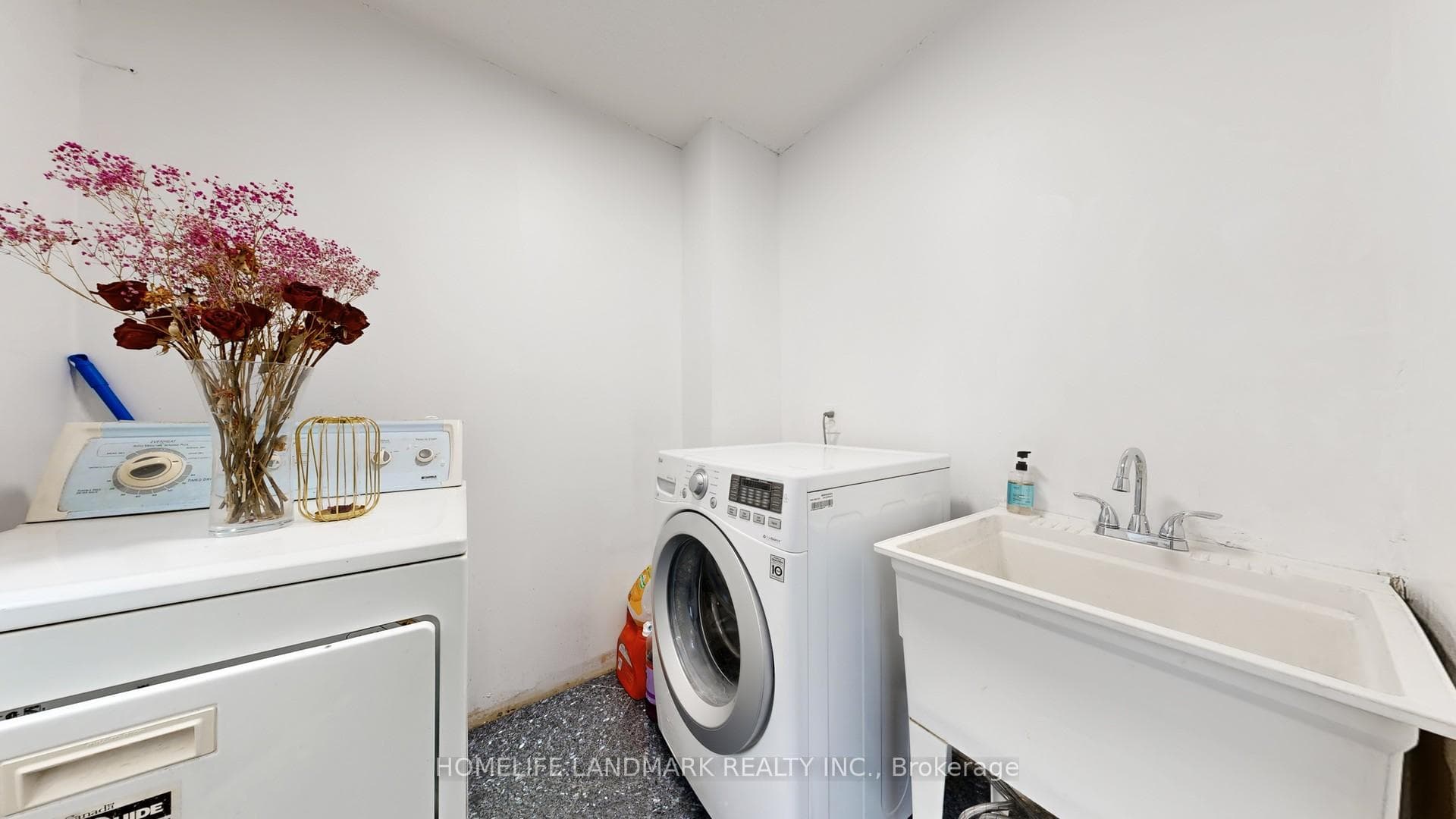 121 Digby Crescent photo 20