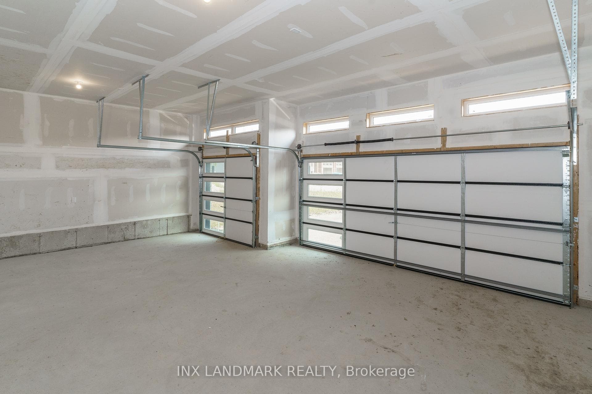 3189 Searidge Street photo 38
