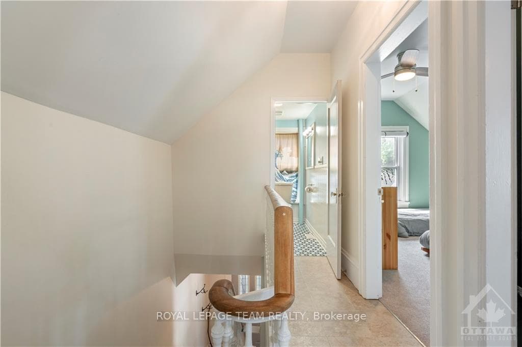 488 CLARENCE Street photo 17