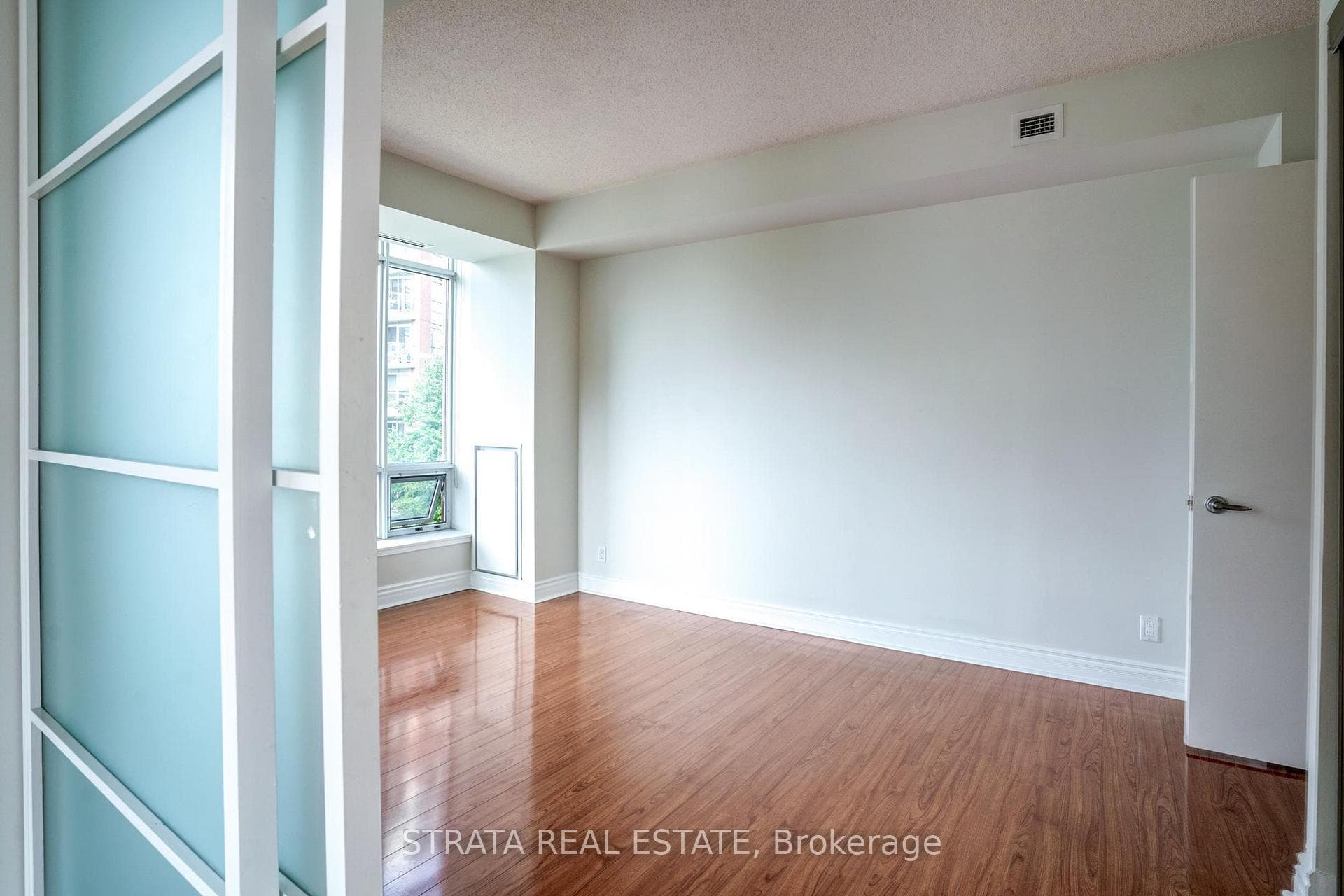 500 Queens Quay Unit 402W photo 20