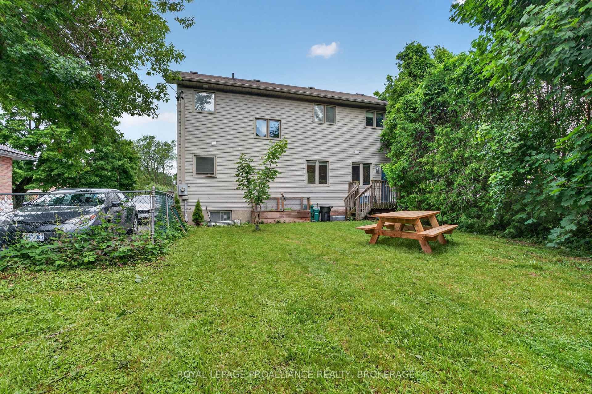 251 Yonge Street photo 26