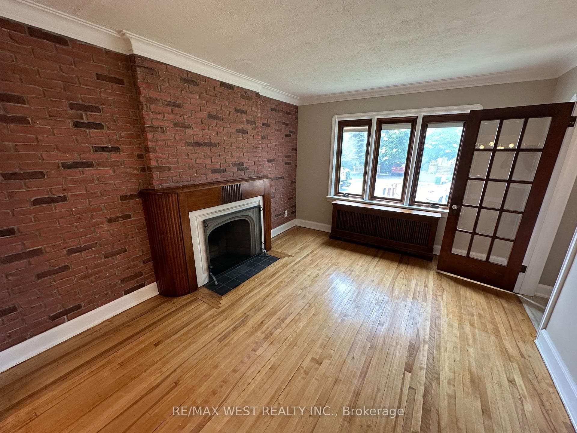 89 Albert Avenue photo 6