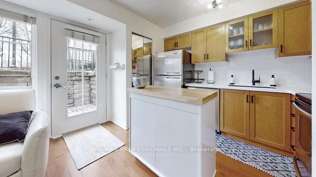 30 Western Battery Road Unit 302 photo 15