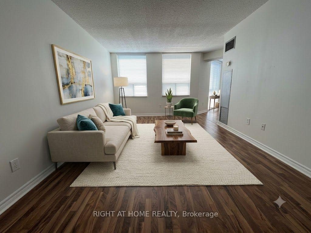 3650 Kaneff Crescent Unit 3202 photo 3