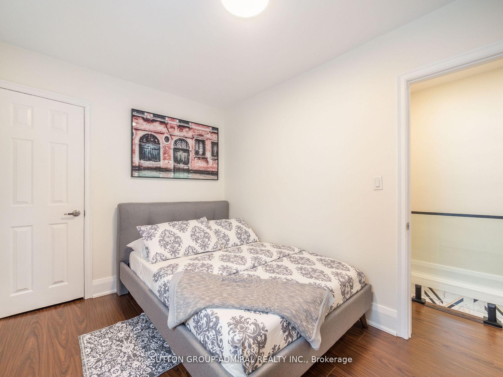 389 Davisville Avenue photo 32