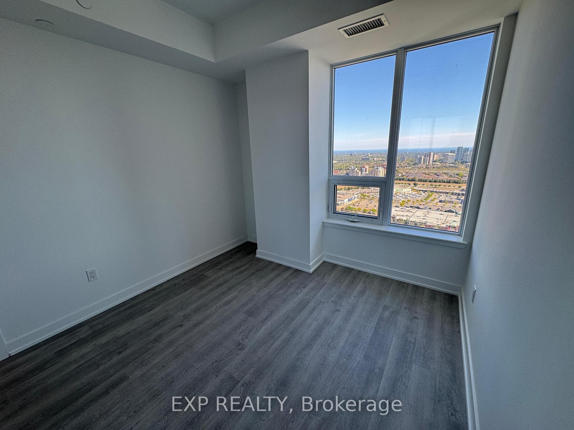 5105 Hurontario Street Unit 3204 photo 11
