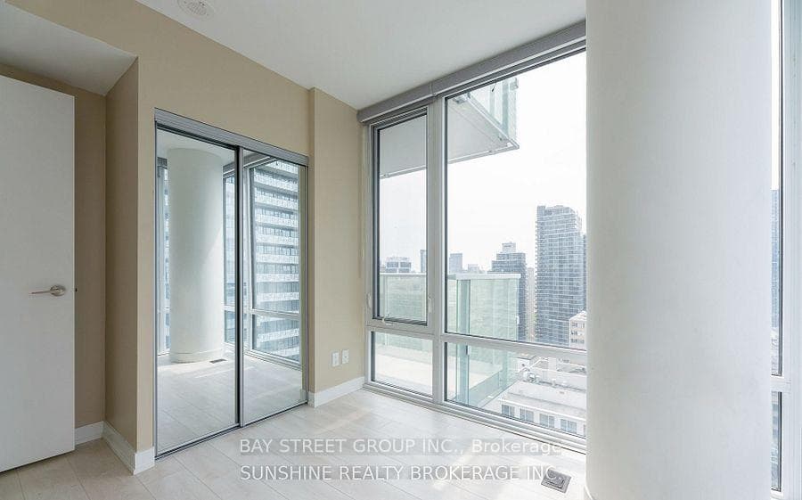 501 Yonge Street Unit 4712 photo 10