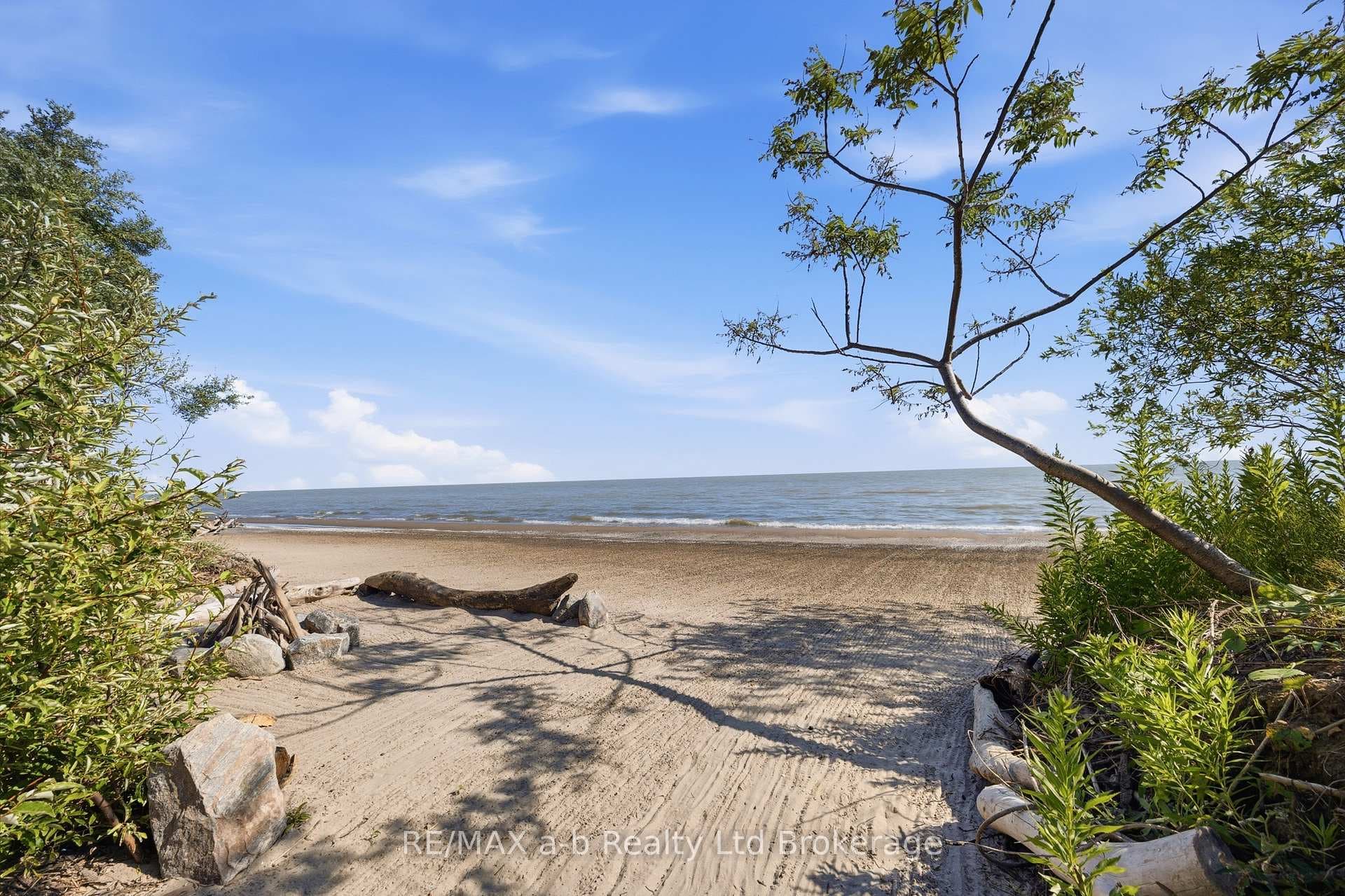 55424 Lakeshore Road photo 35