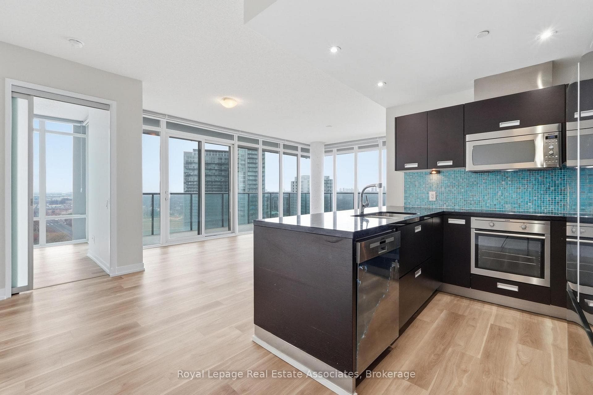 90 Park Lawn Road Unit 2116 photo 1