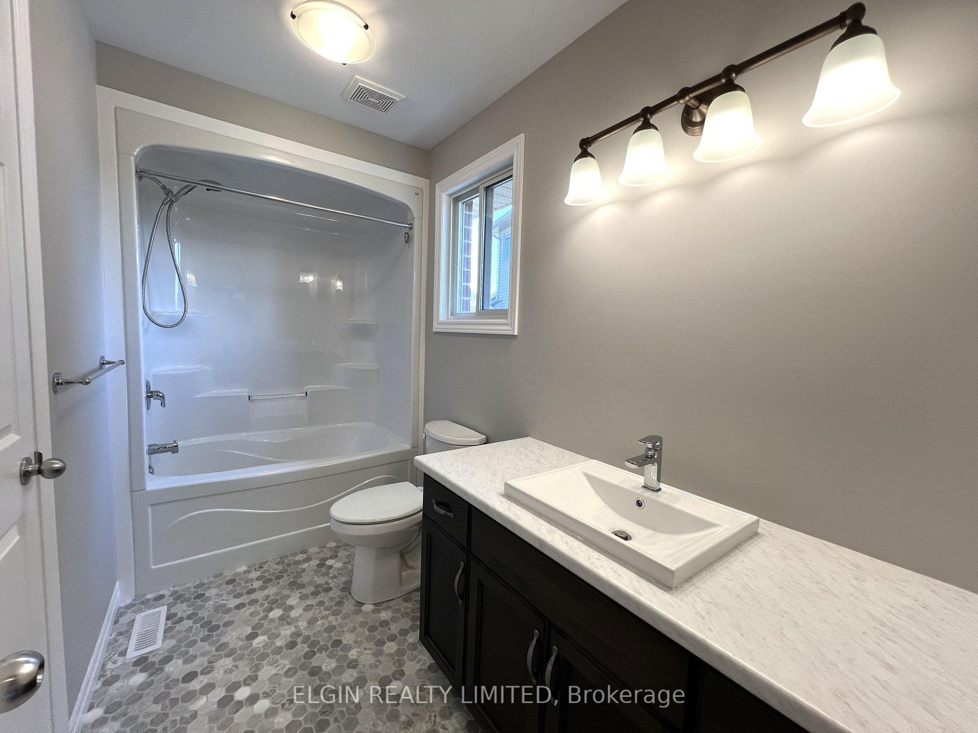 6 Tamarack Court photo 20
