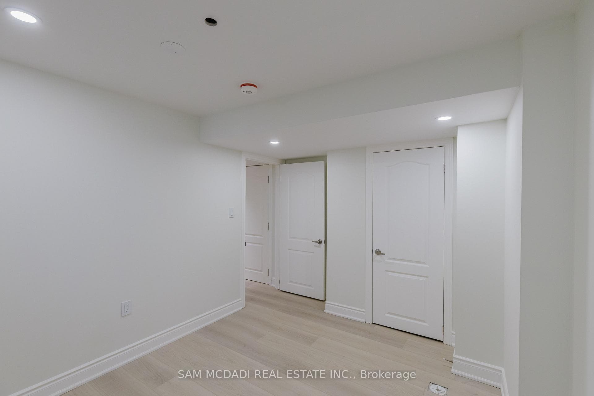 5489 Festival Drive photo 16