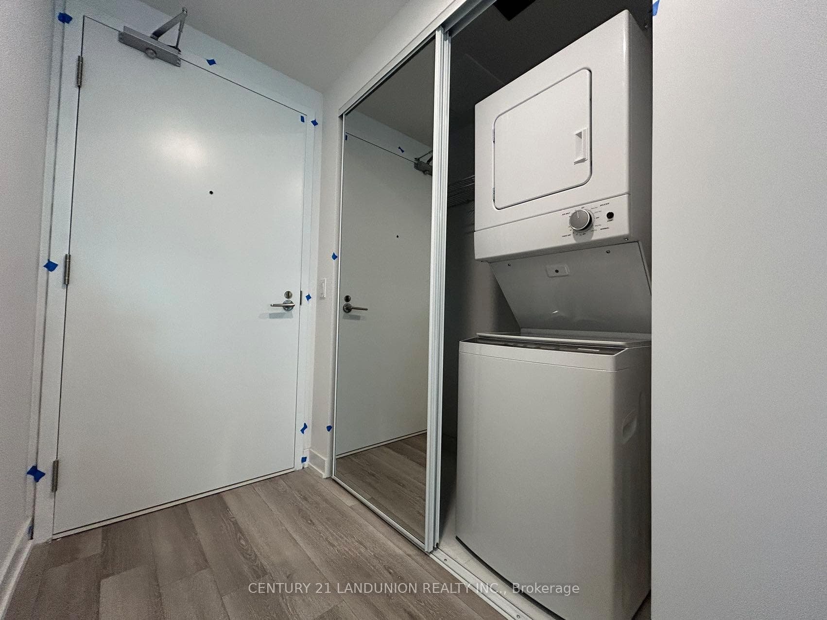 230 Simcoe Street Unit 2221 photo 7