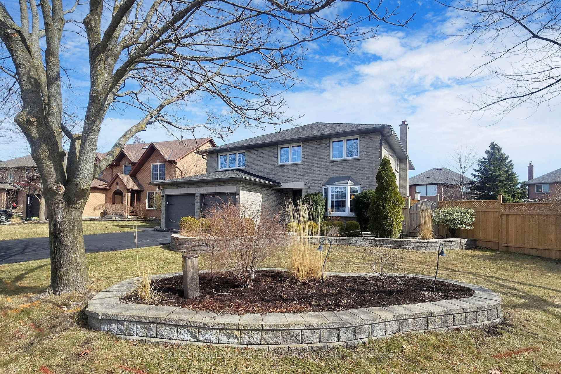 13 VALE Crescent photo 3