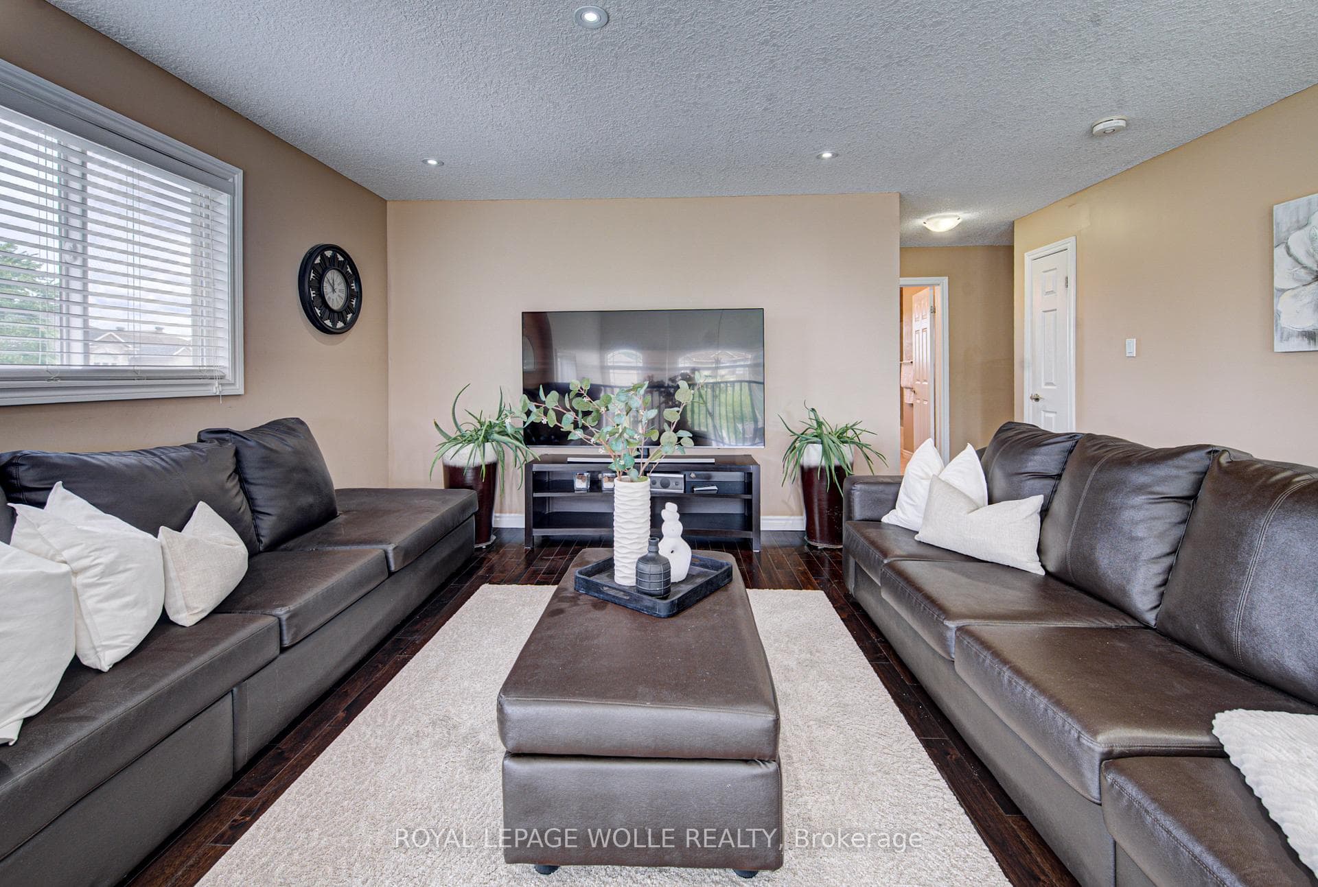 37 Davinci Boulevard photo 29
