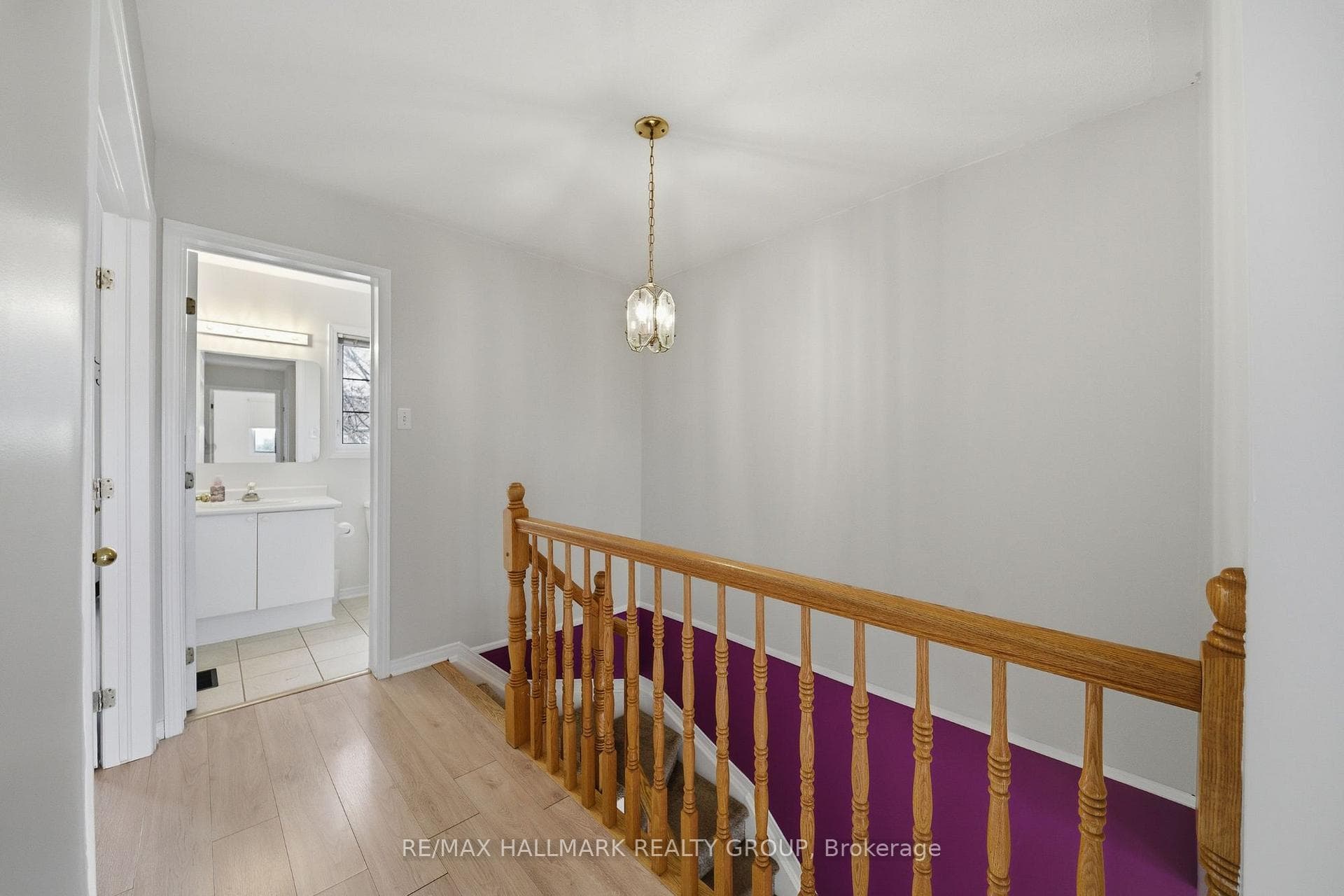 902 Paradise Crescent photo 14