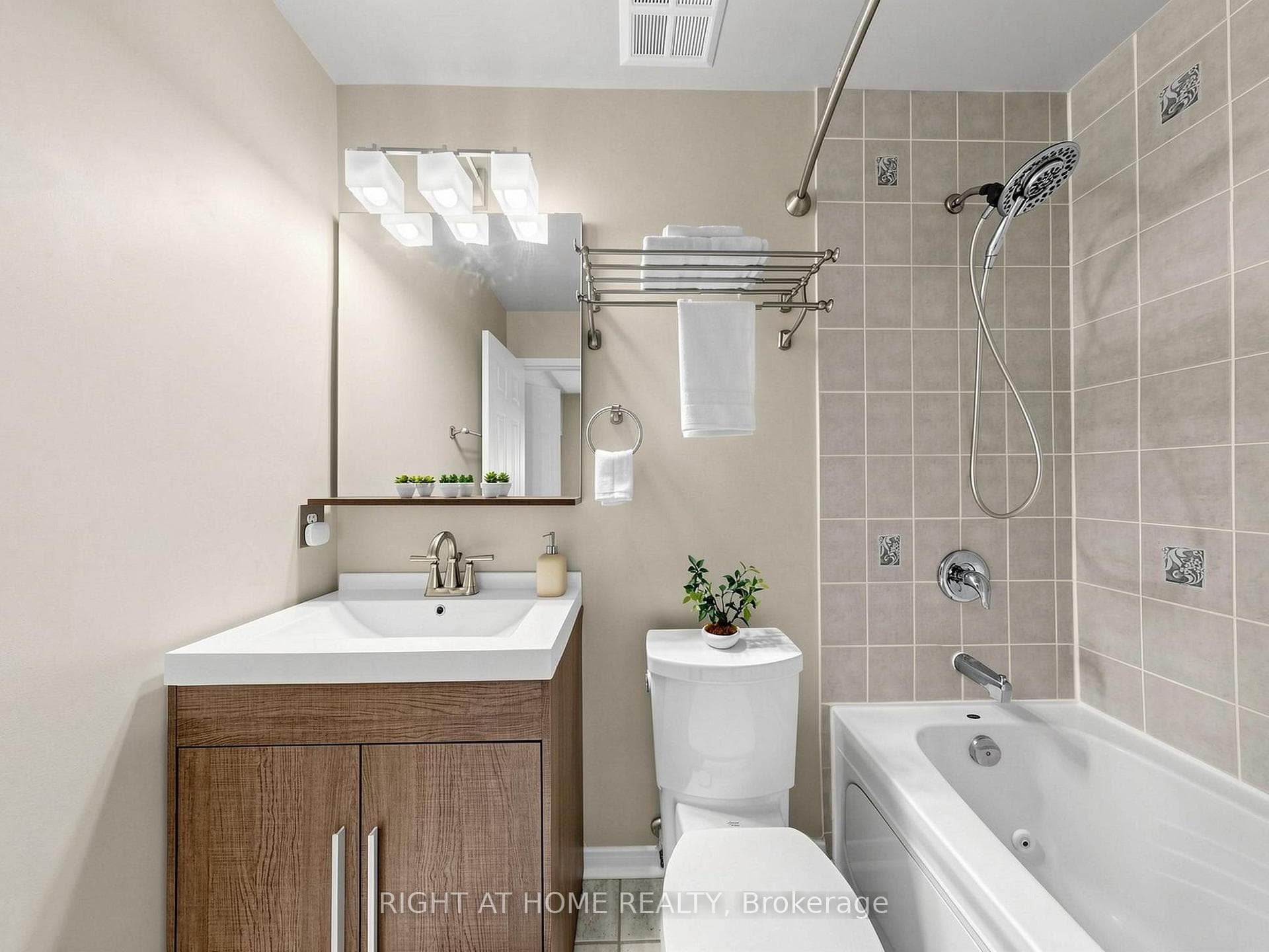760 Lawrence Avenue Unit 76 photo 22