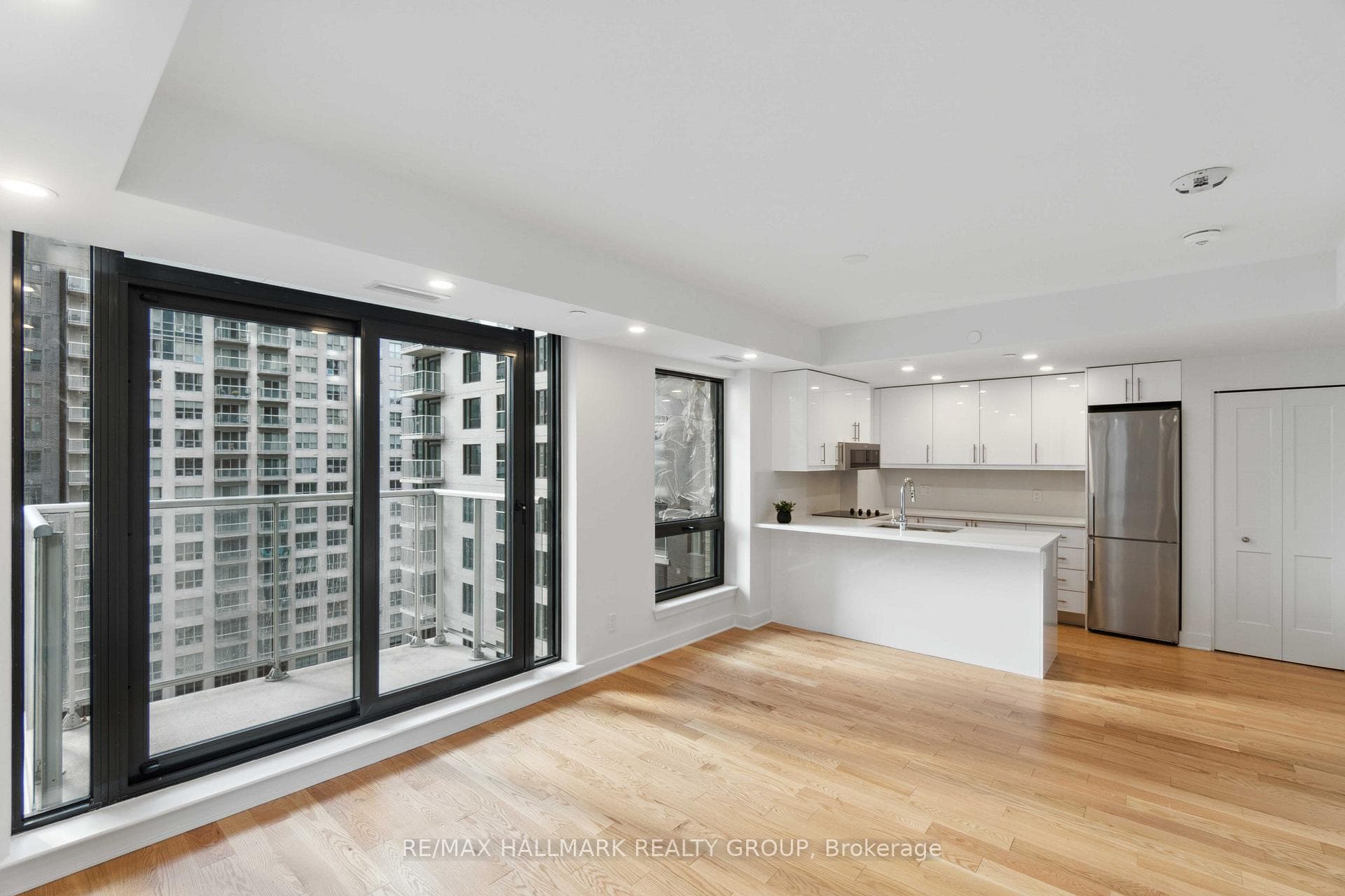 180 George Street Unit 1008 photo 12