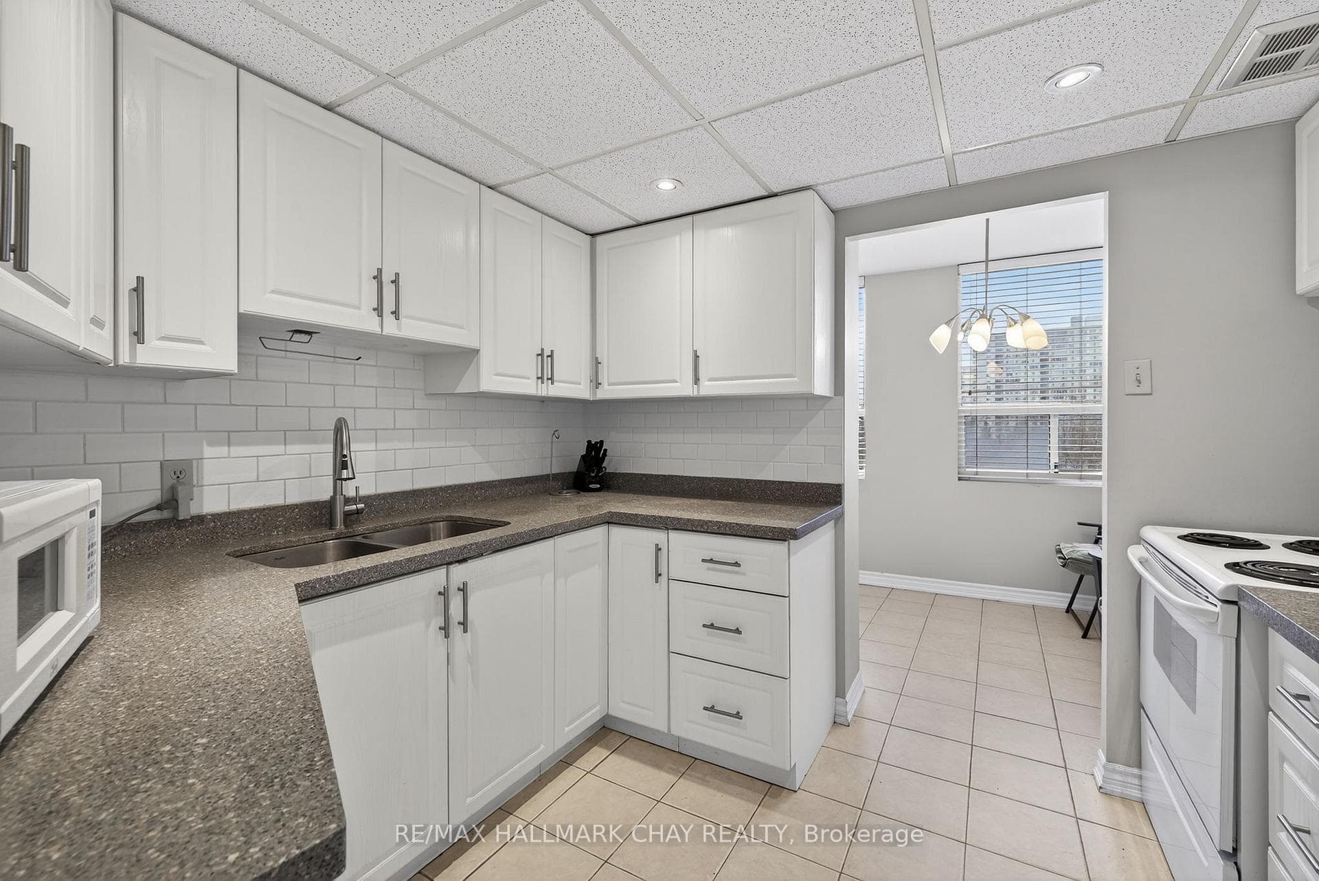 3650 Kaneff Crescent Unit 501 photo 11