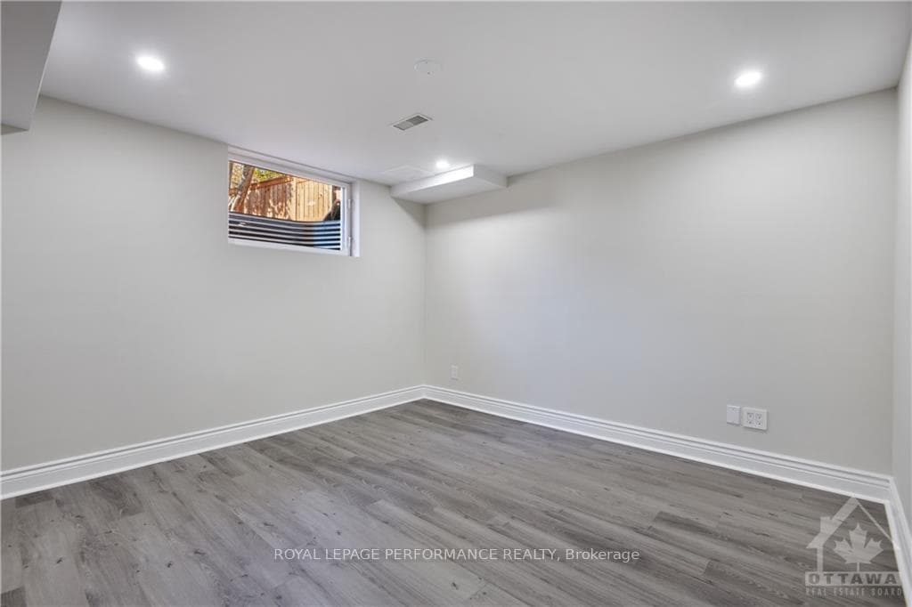 308 STONEWAY Drive Unit B photo 8