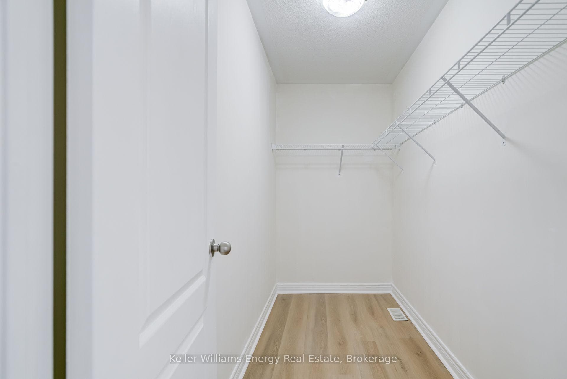 1342 Harlstone Crescent photo 23