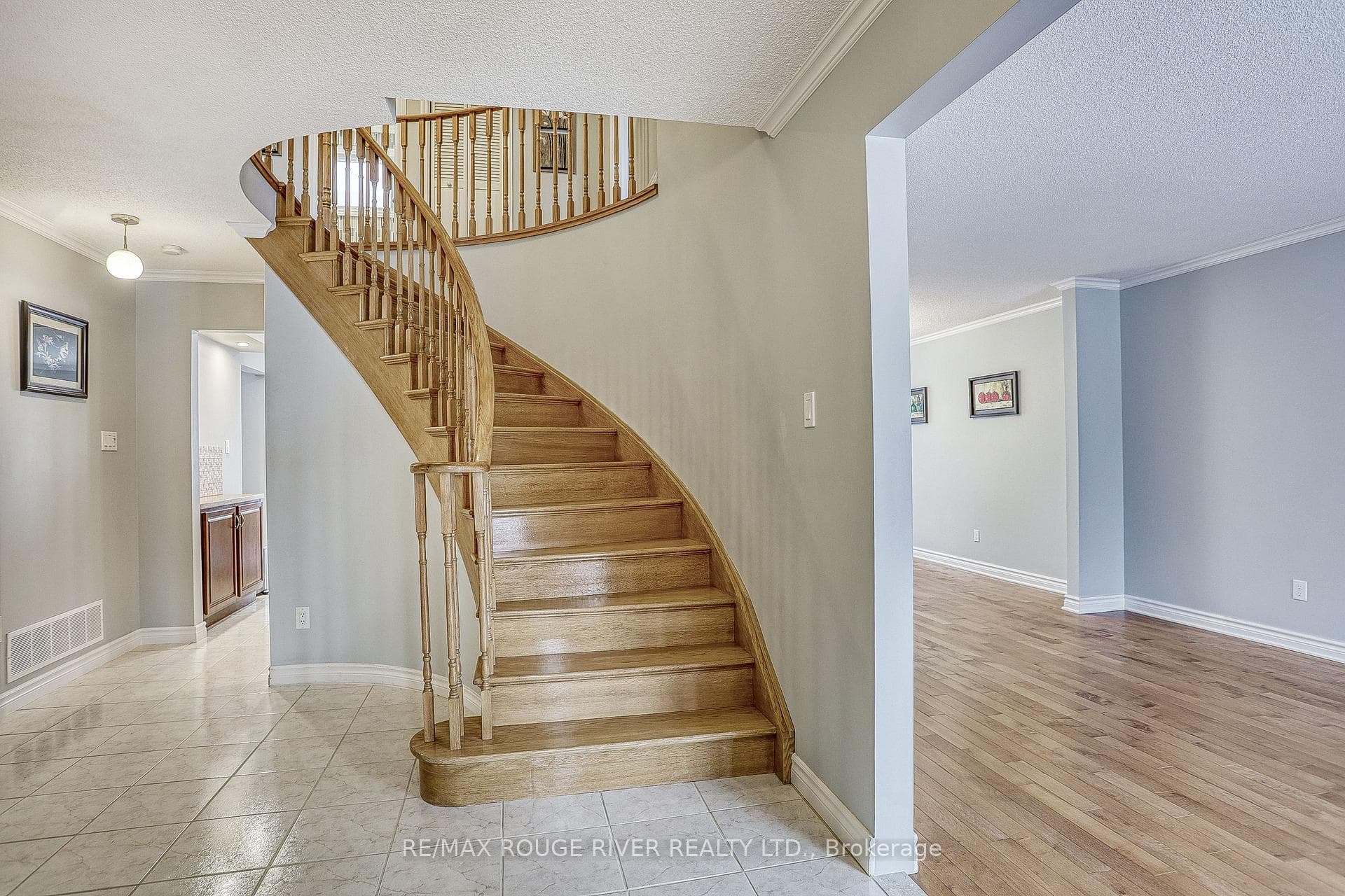 537 Whistler Drive photo 3