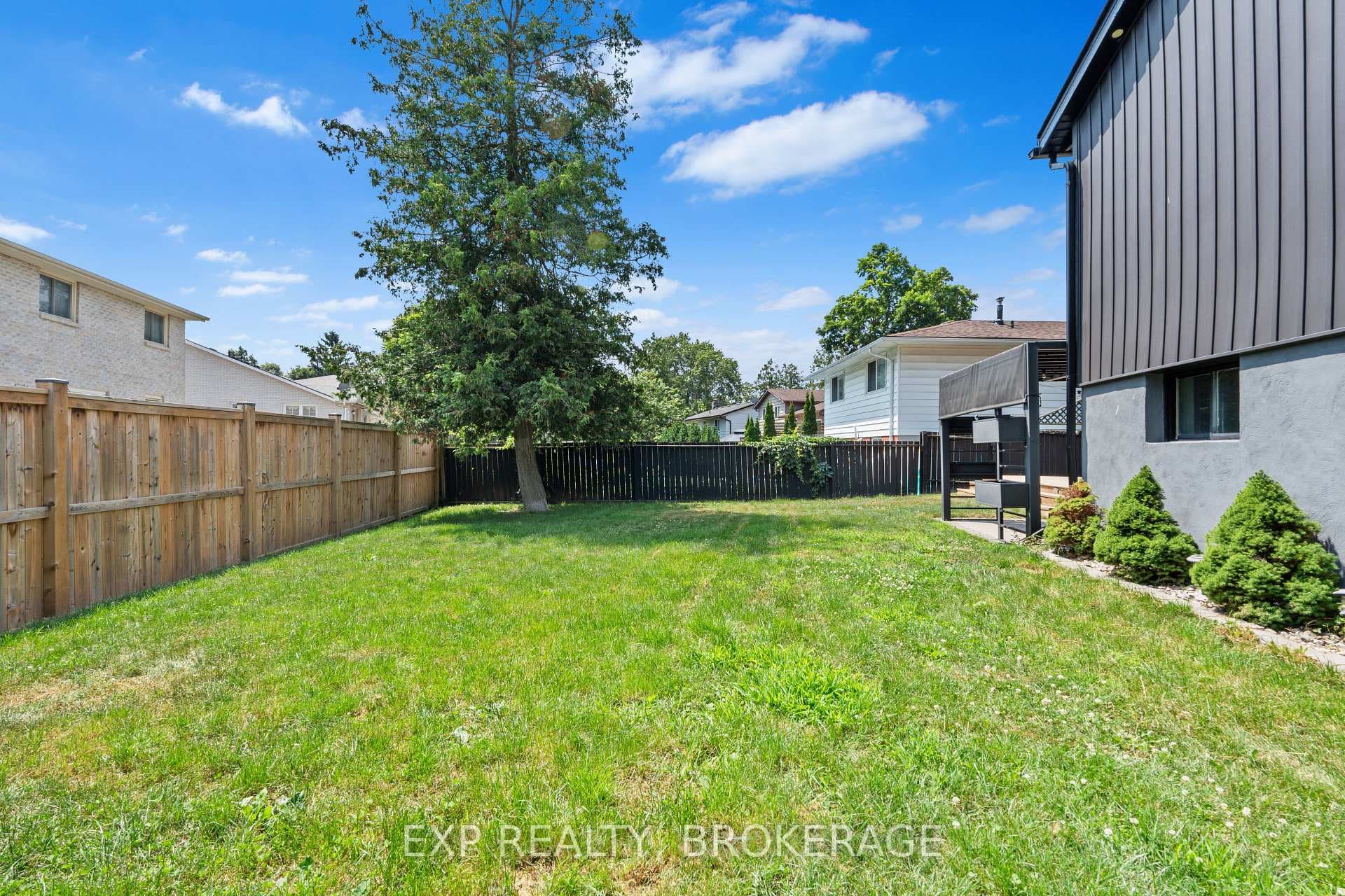 926 CRESTHILL Street photo 50