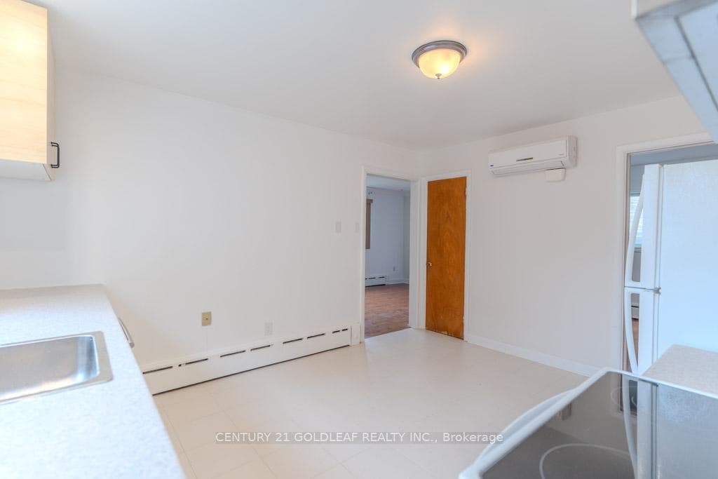 151 Montfort Street photo 8