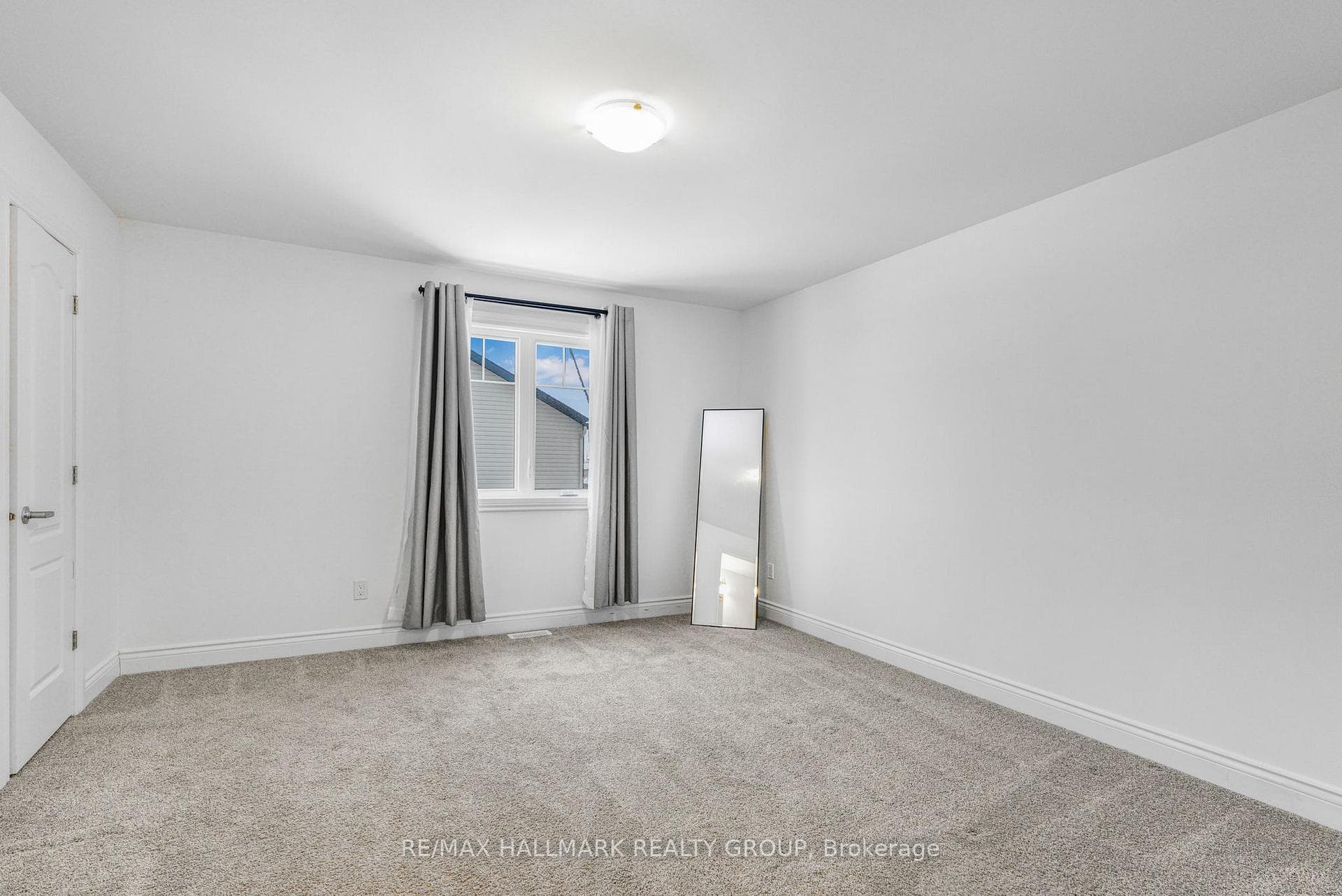 242 DION Avenue photo 19