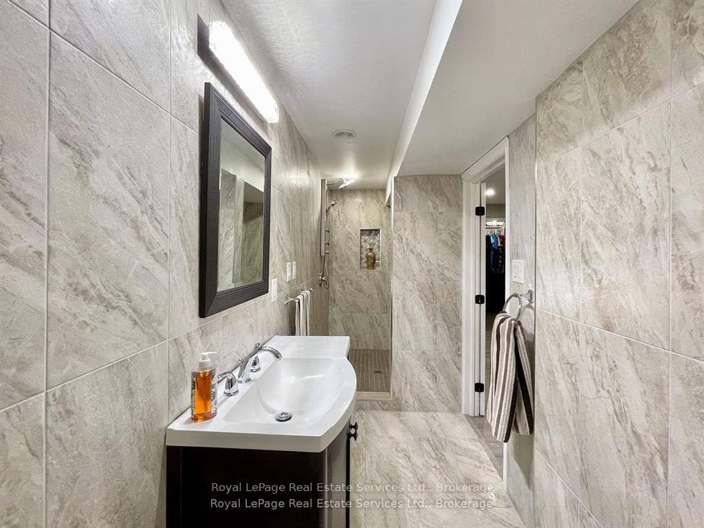 184 Dundas Street photo 28