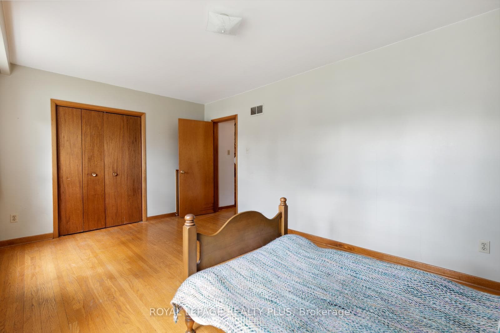 4 Dewsbury Crescent photo 33