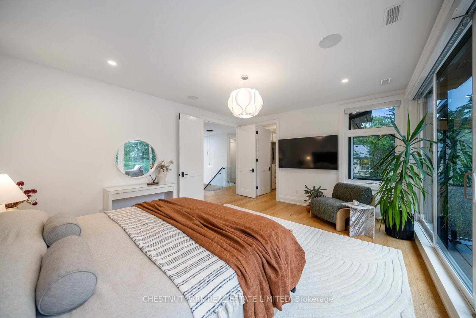 142 Fallingbrook Road photo 24