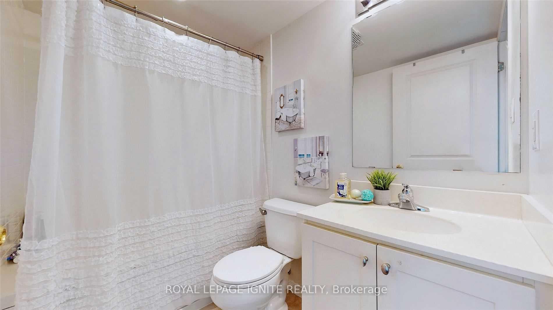 9 George Street Unit 1802 photo 25