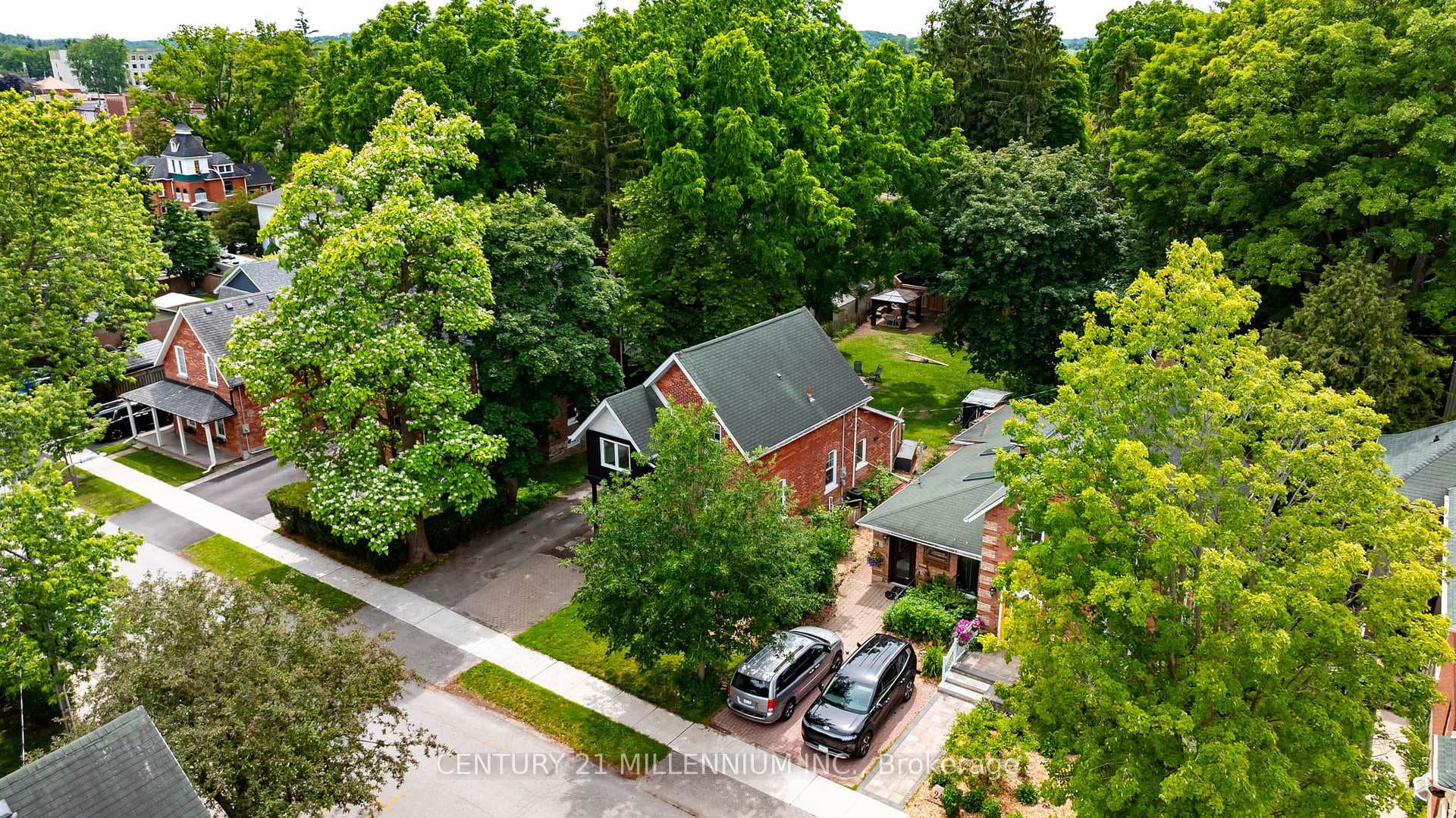 20 Alexander Street photo 37