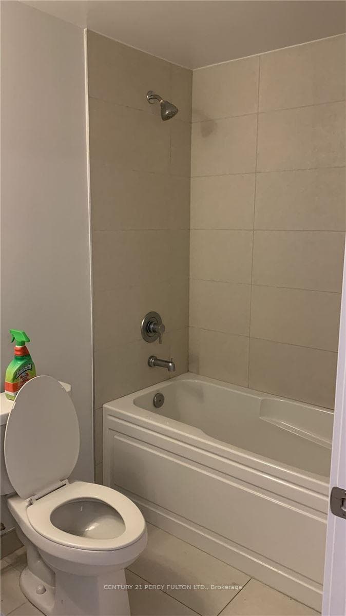 2550 Simcoe Street Unit 810 photo 19