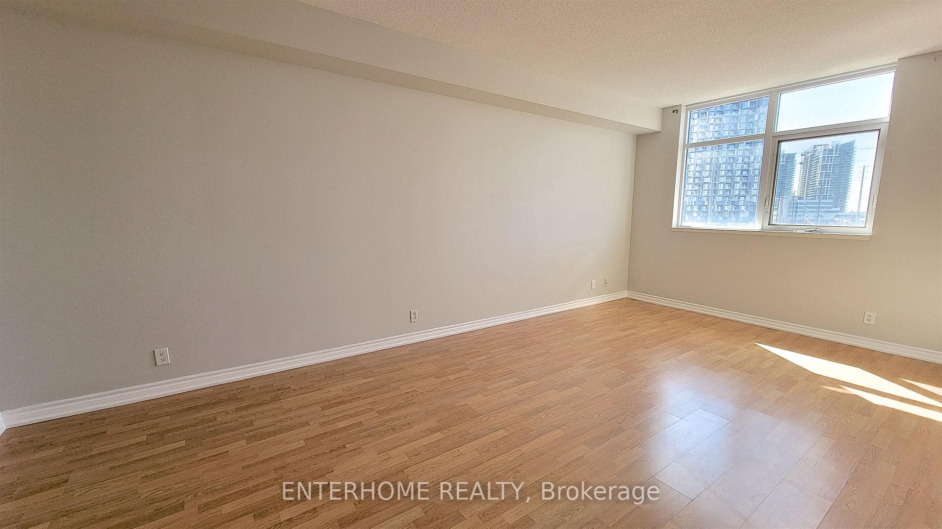 9225 Jane Street Unit 402 photo 6