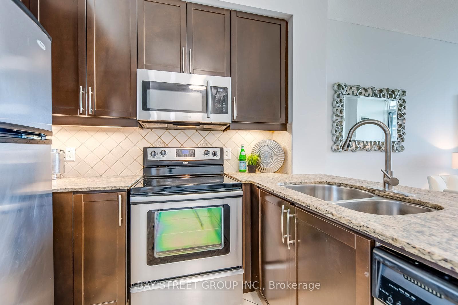 80 Absolute Avenue Unit 1405 photo 9