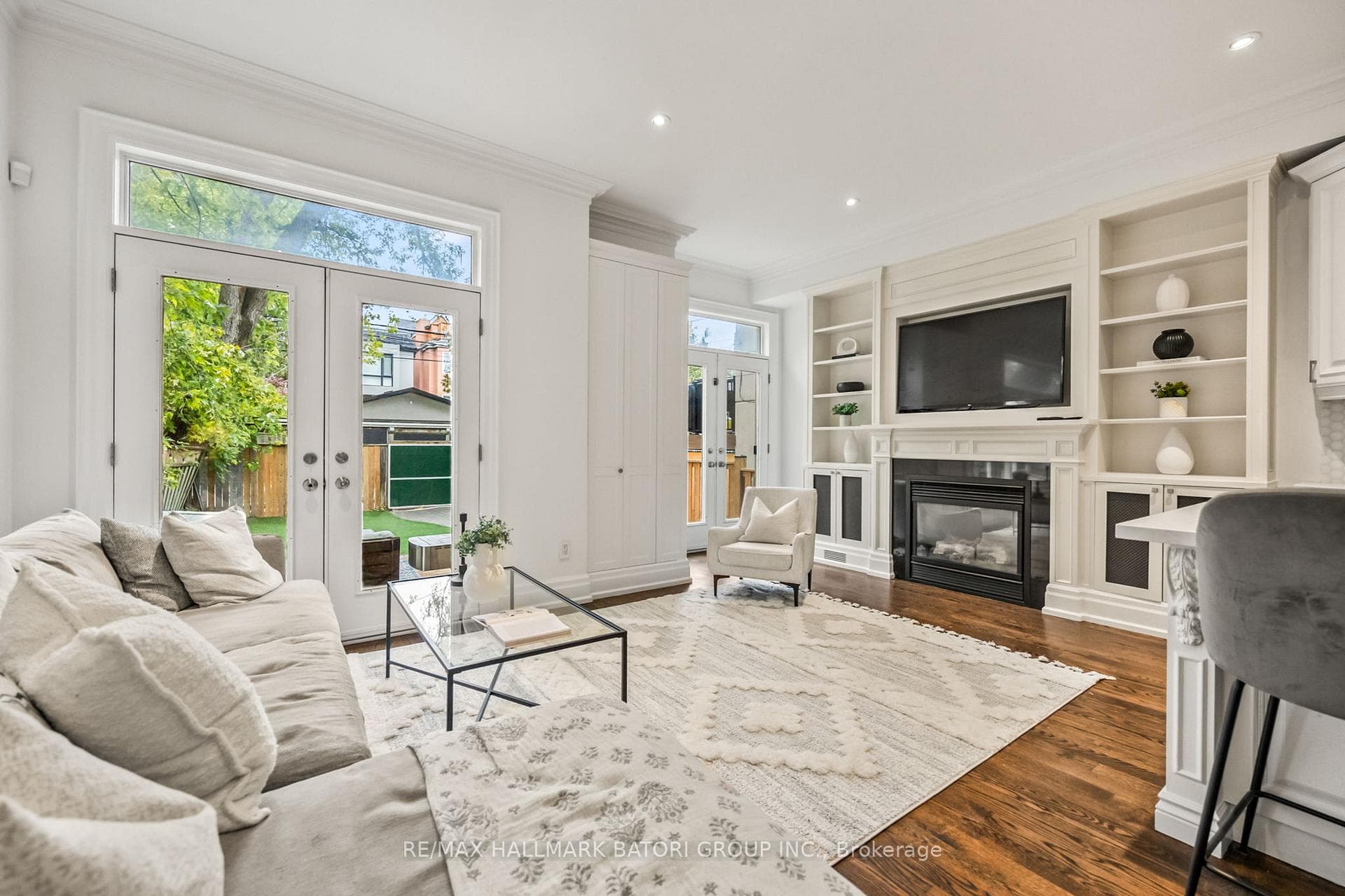 42 Douglas Avenue photo 7