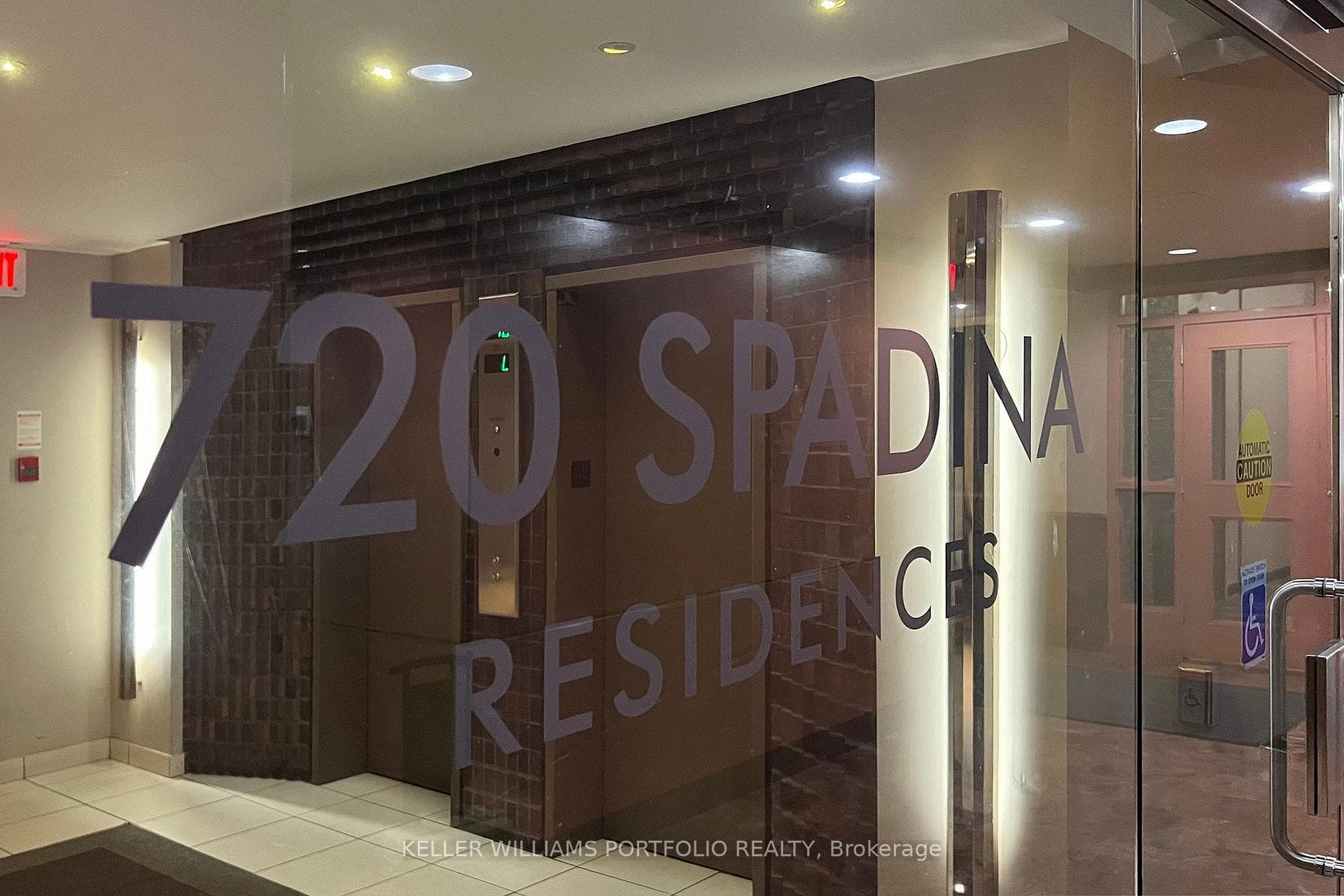 720 Spadina Avenue Unit 1510 photo 5