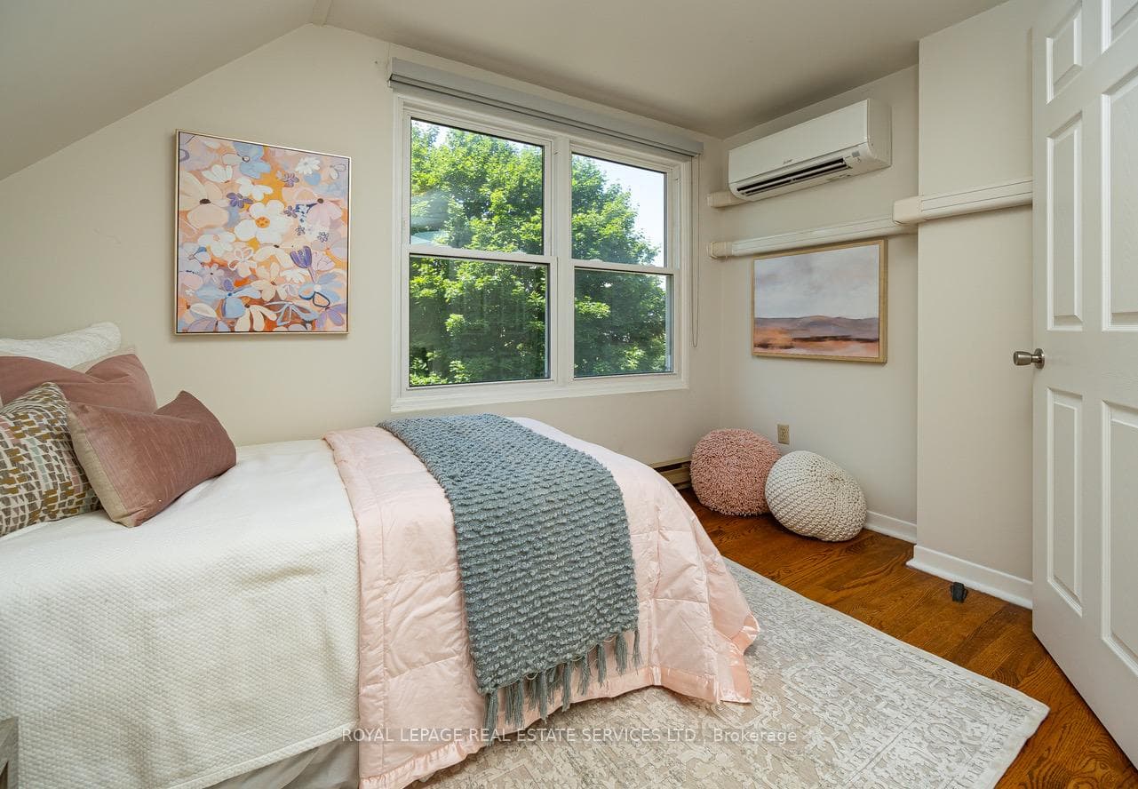 132 Bertmount Avenue photo 22