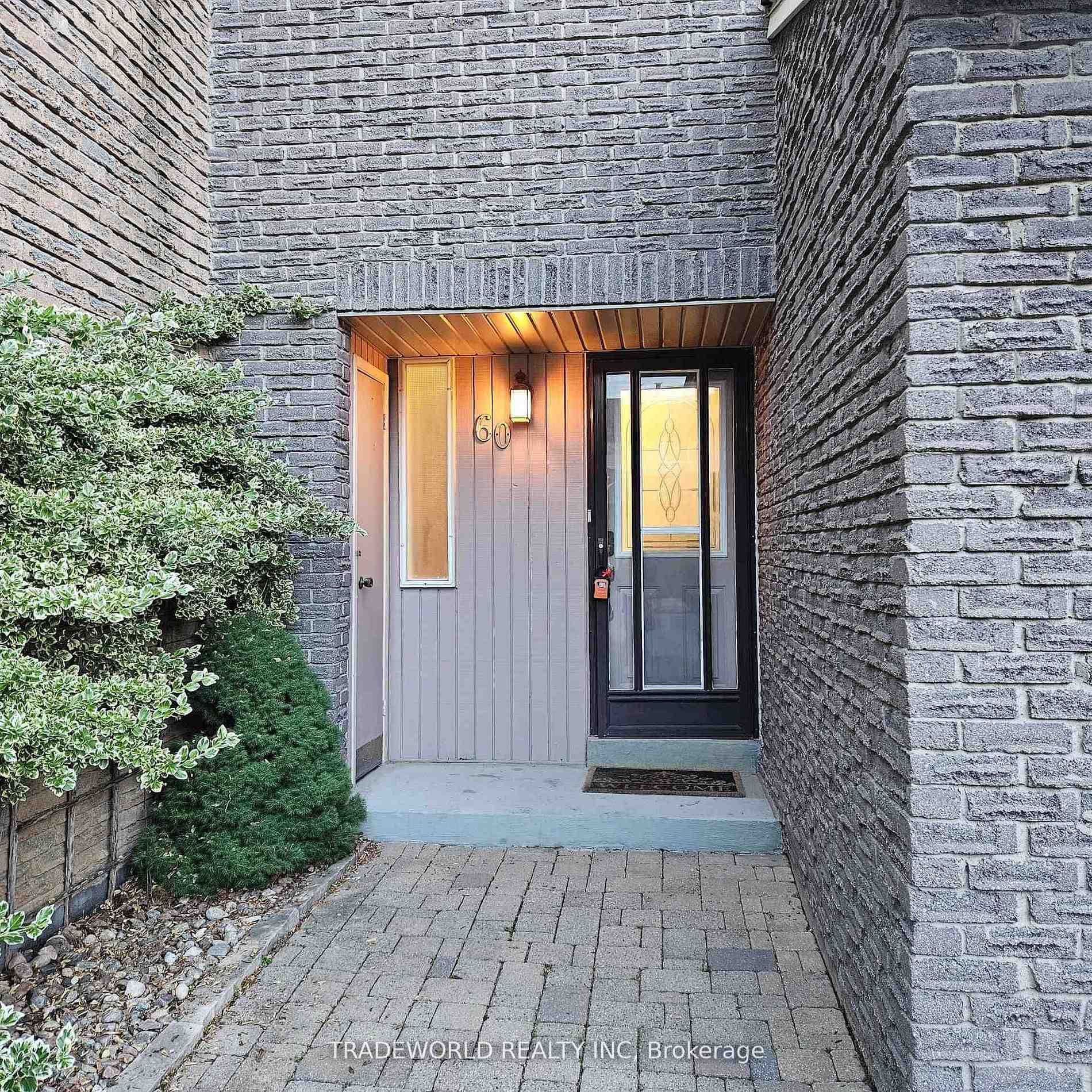 60 Camelot Way photo 3