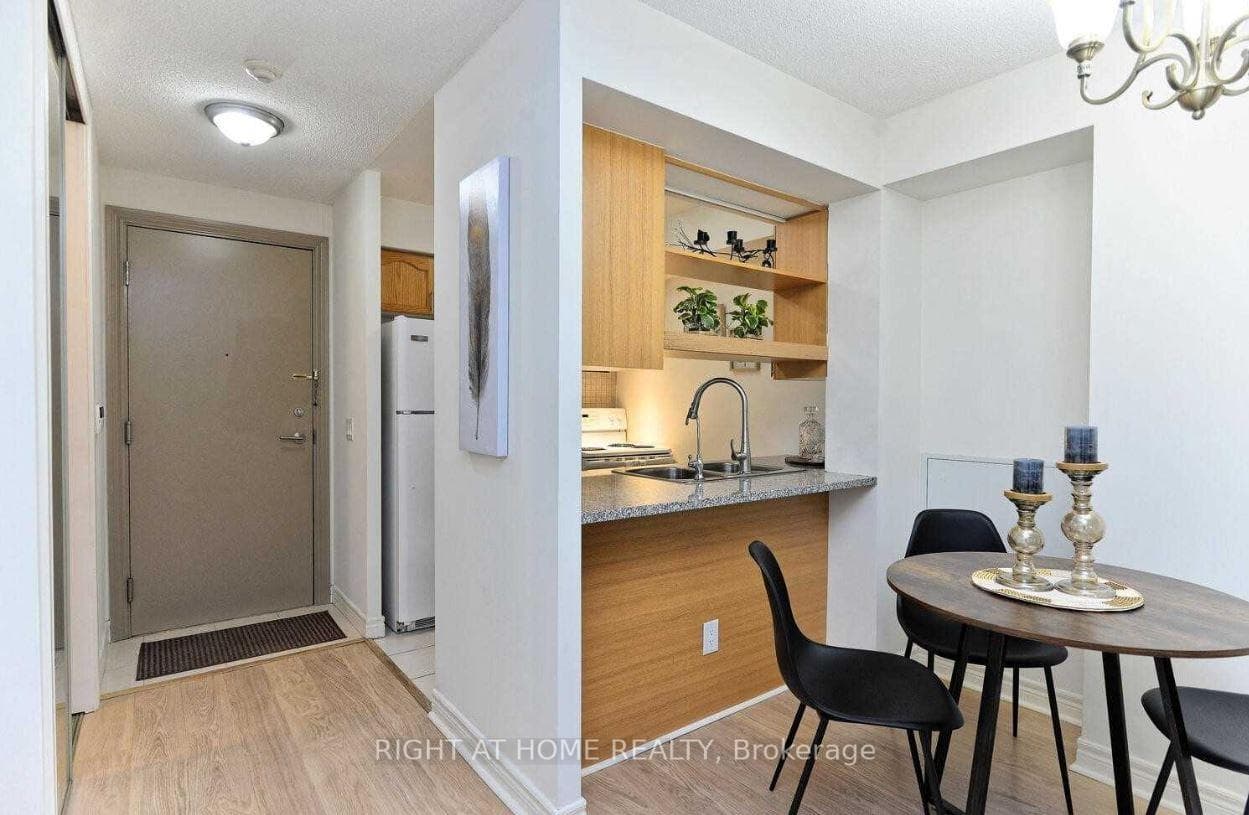 70 Town Centre Court Unit 307 photo 9