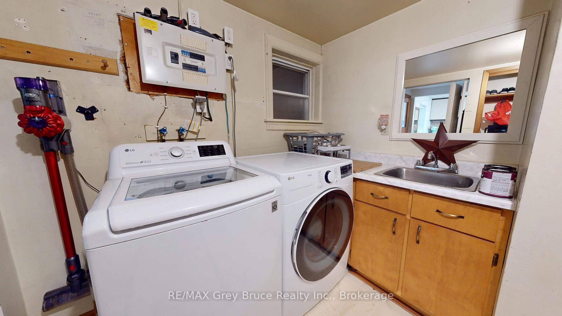 250 2nd Avenue photo 25
