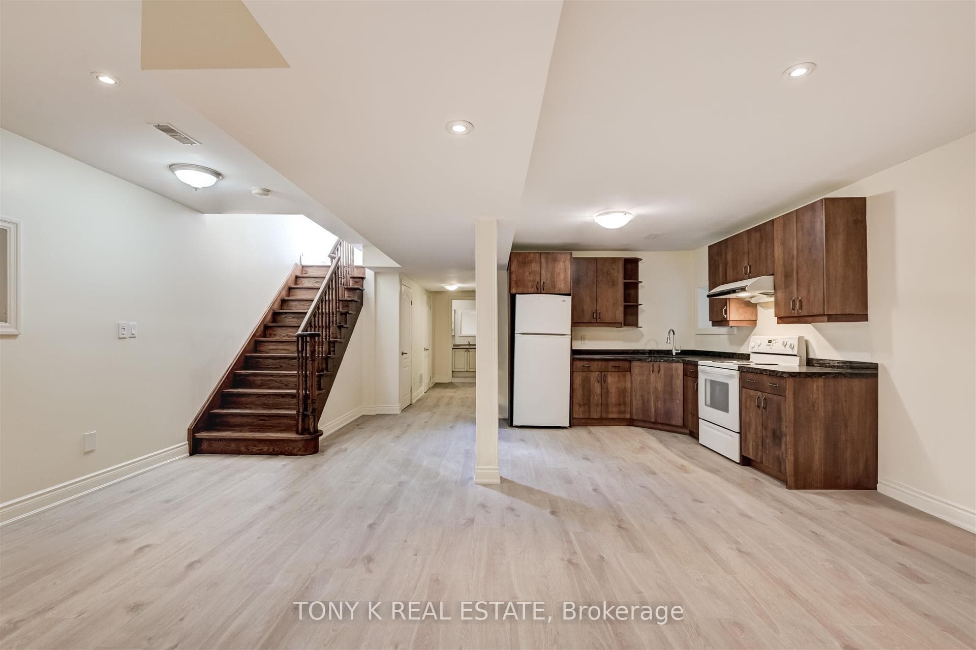 294 Cosburn Avenue Unit Bsmt photo 4