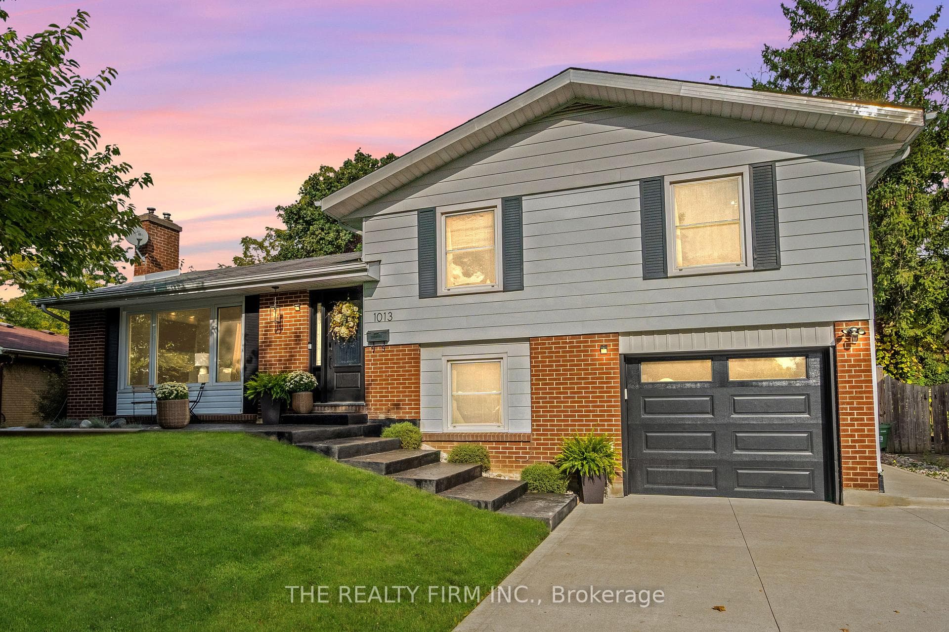 1013 Wembley Road photo 1