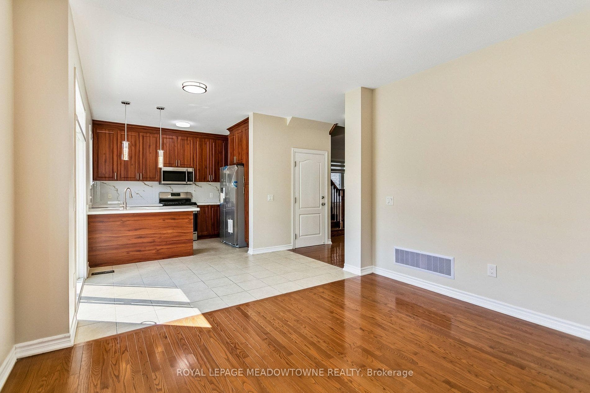 15 Learmont Avenue Unit Upper photo 13