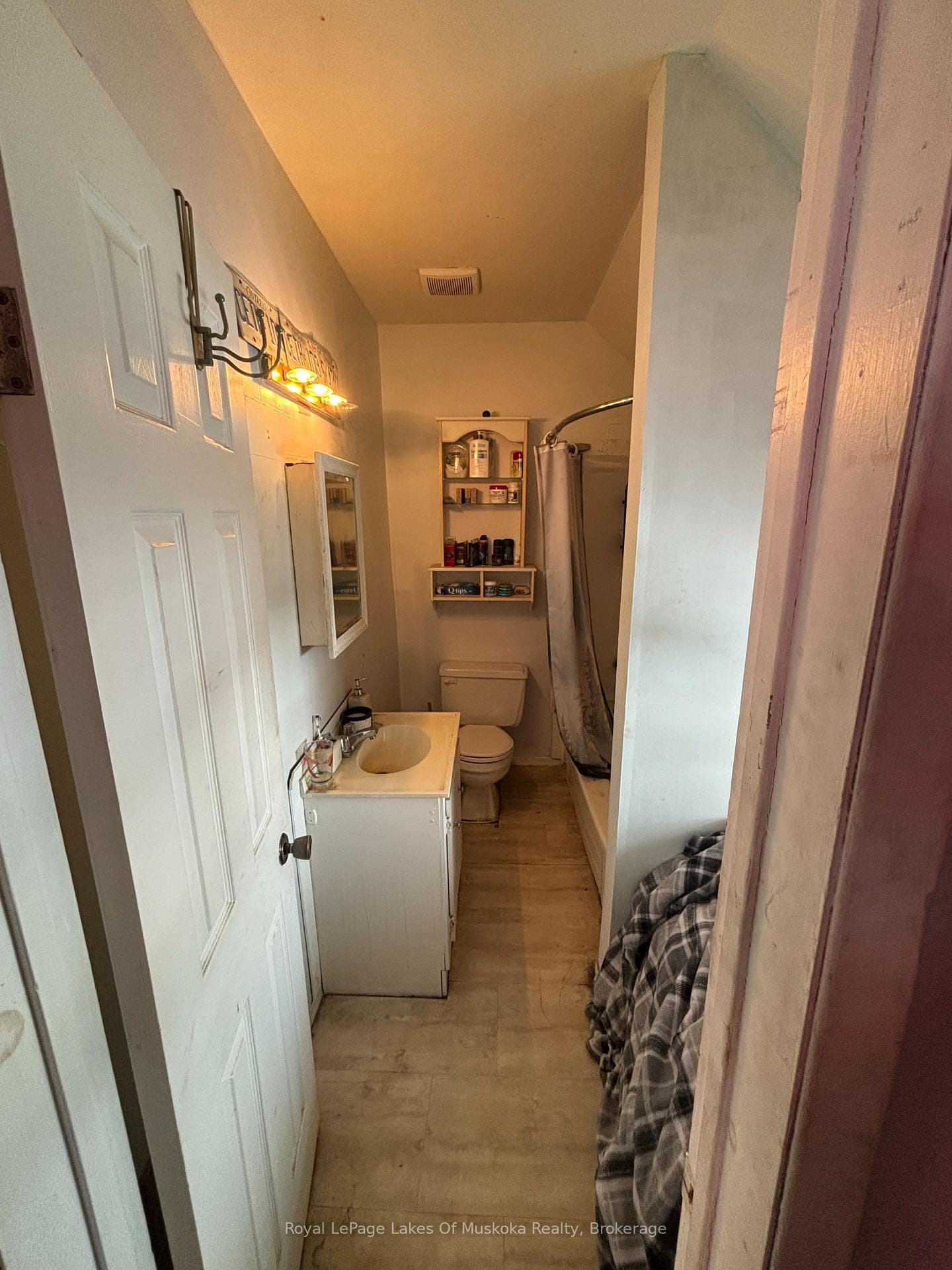 4 Piece Bath in Studio Apartment